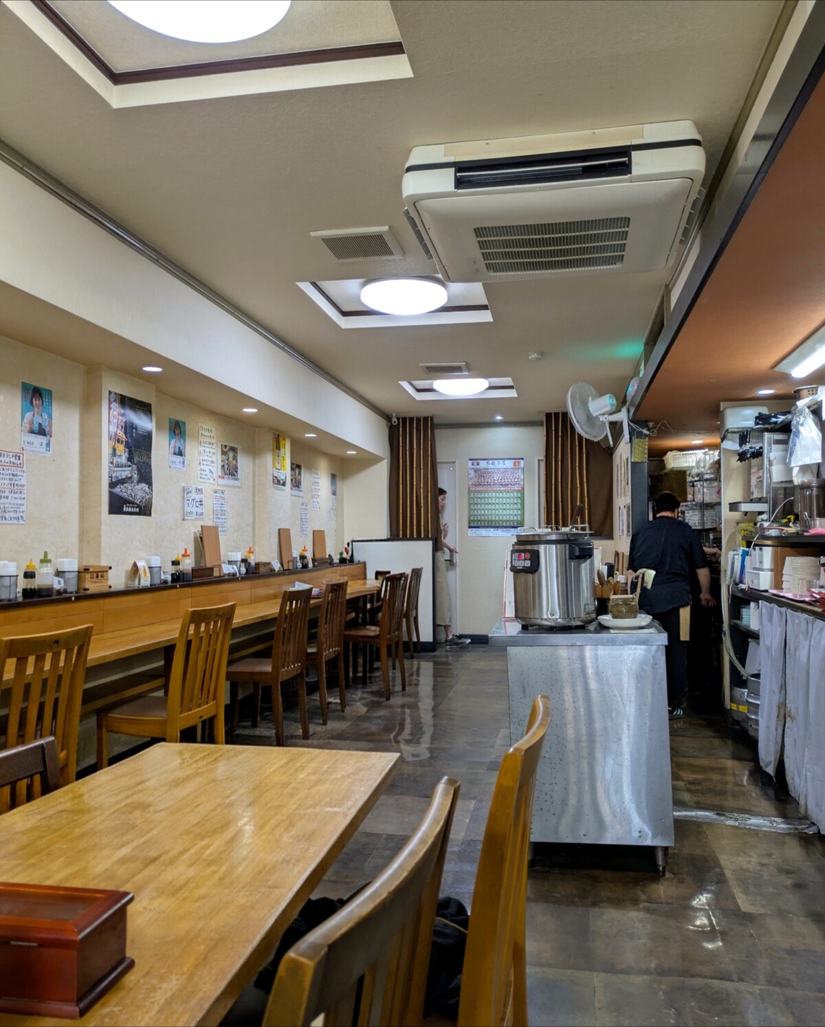 Counter seats at 博多ごまさば屋